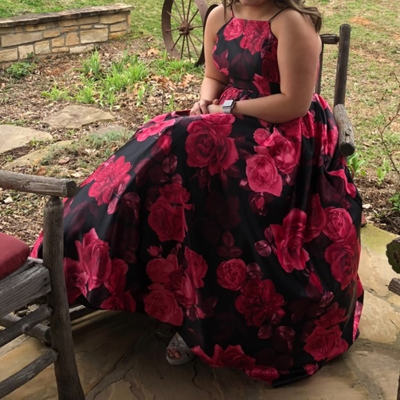 Dresses & Skirts - prom dress